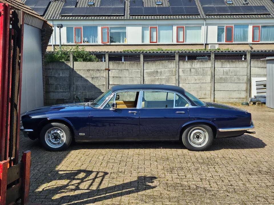 Bild 2/18 von Jaguar XJ 12 L (1978)