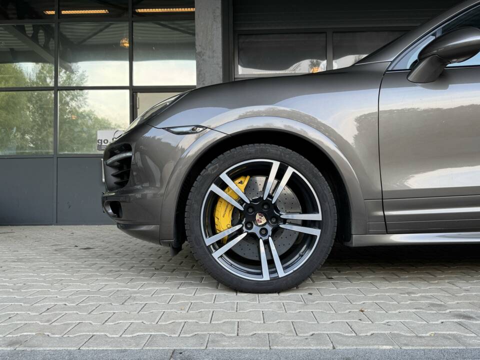Bild 21/24 von Porsche Cayenne Turbo S (2014)