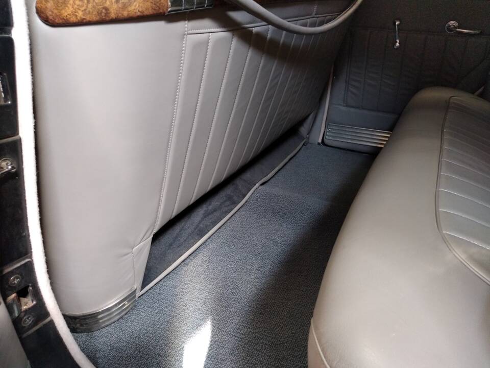 Image 35/50 of Cadillac 61 Sedan (1941)