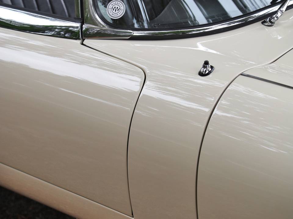 Image 18/50 of Jaguar E-Type 4.2 (1965)