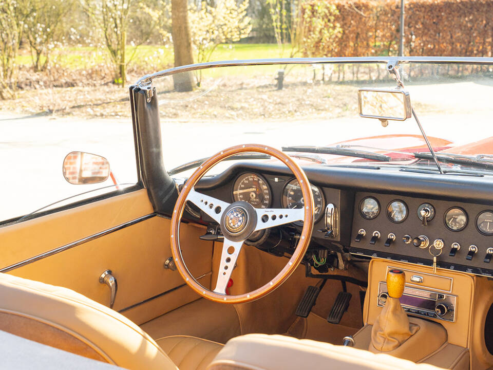 Image 5/54 of Jaguar E-Type 4.2 (1965)