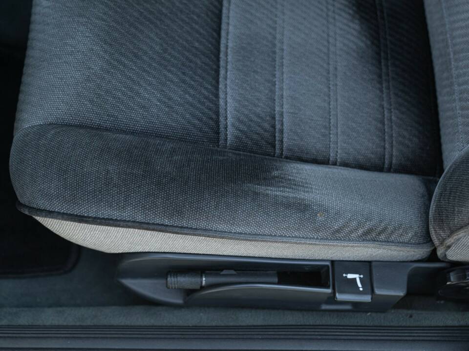 Image 28/50 de Alfa Romeo 164 2.0 (1991)