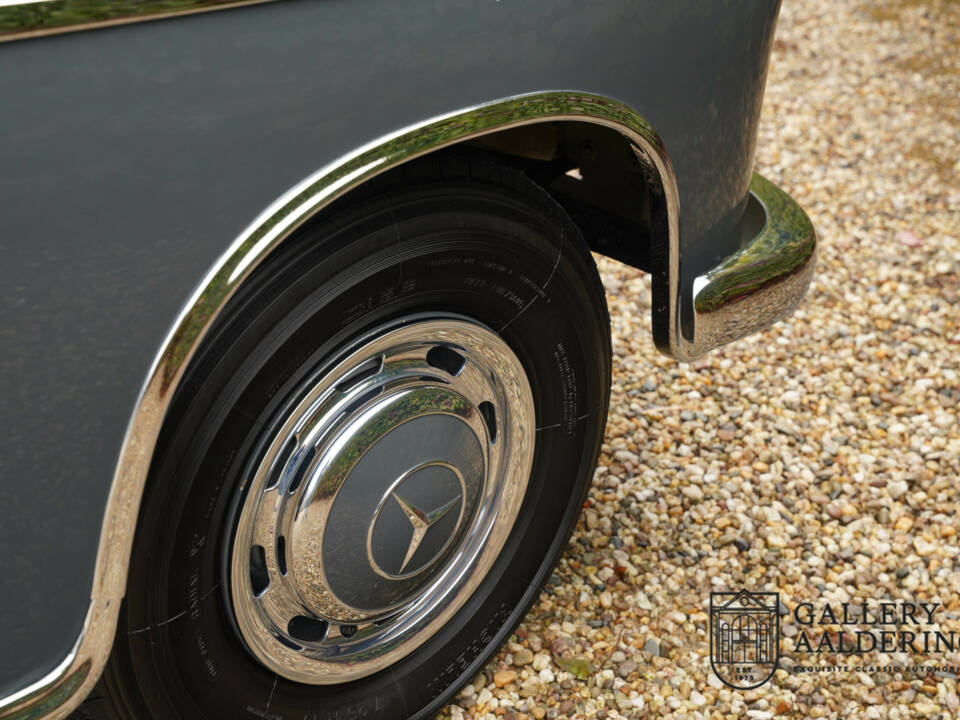 Image 23/50 of Mercedes-Benz 220 SE Cabriolet (1960)