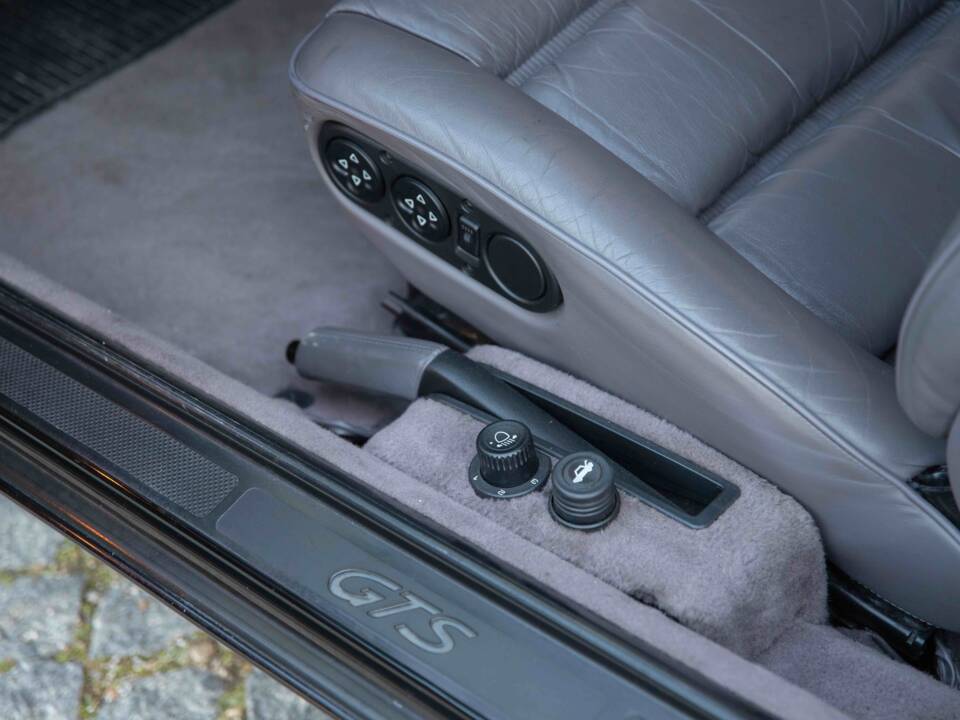 Image 35/63 of Porsche 928 GTS (1994)