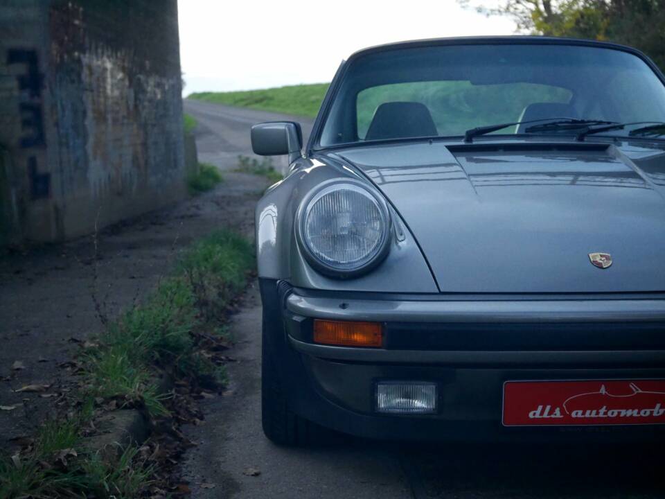 Immagine 16/34 di Porsche 911 Turbo 3.3 (1981)