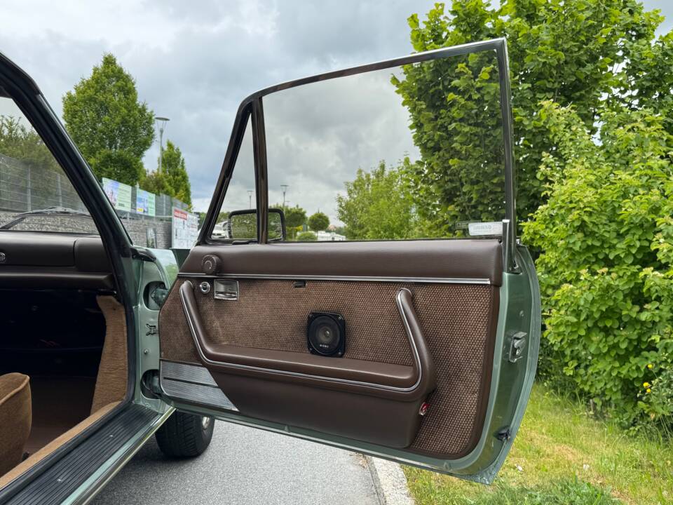Bild 27/35 von Peugeot 504 Coupé (1983)