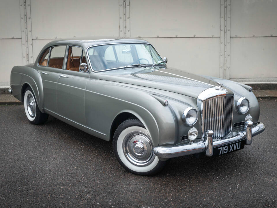 Image 2/57 of Bentley S 2 Continental (1961)