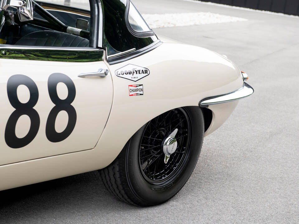 Image 14/15 of Jaguar E-Type 3.8 (1961)