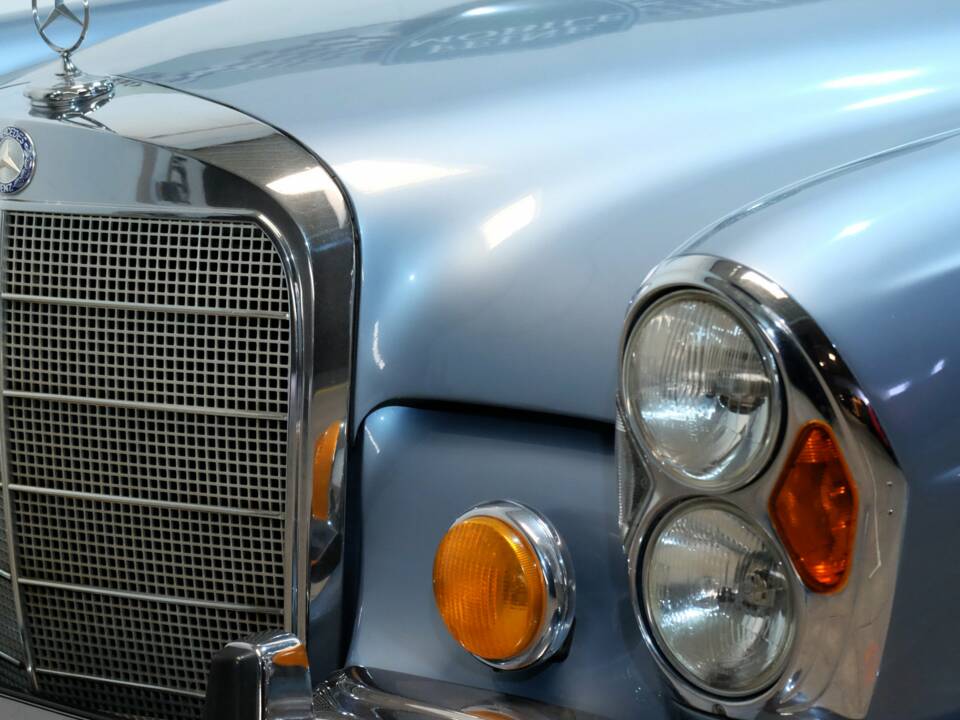 Bild 13/18 von Mercedes-Benz 220 SE b (1963)