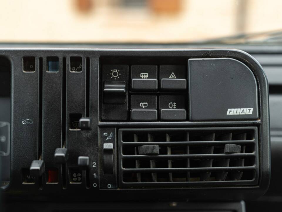 Bild 32/44 von FIAT Panda 4x4 1,0 (1987)