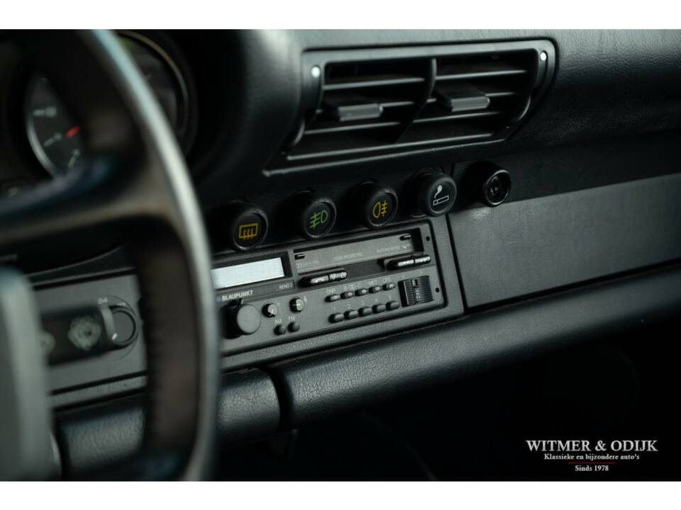 Image 37/42 of Porsche 911 Carrera 4 (1990)
