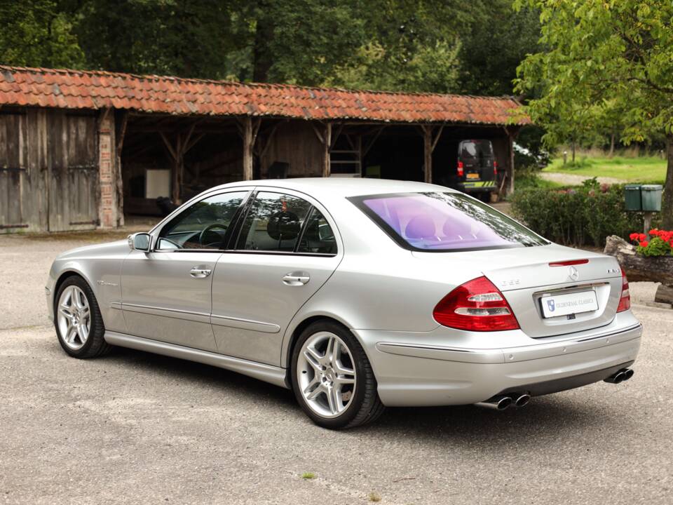 Image 6/72 of Mercedes-Benz E 55 AMG (2002)