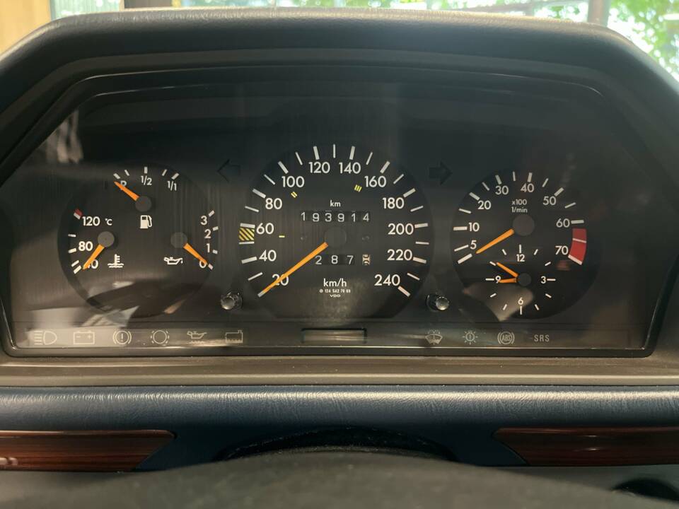 Imagen 21/22 de Mercedes-Benz 220 TE (1993)