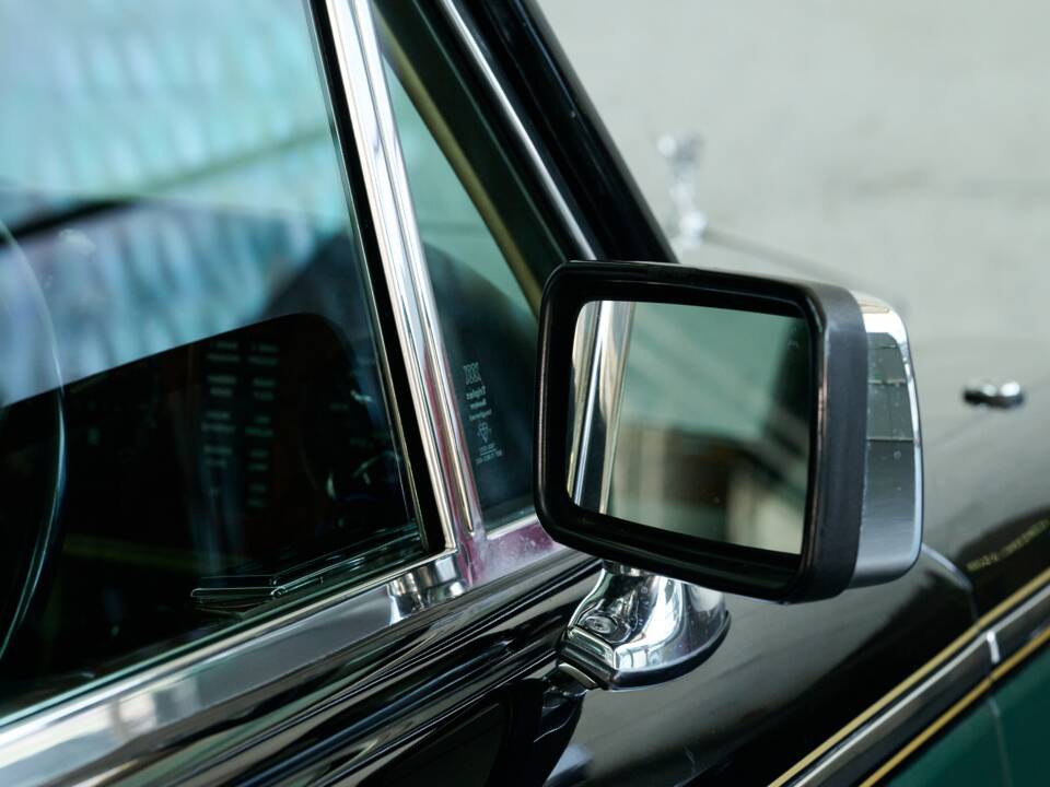 Imagen 35/50 de Rolls-Royce Silver Shadow II (1977)
