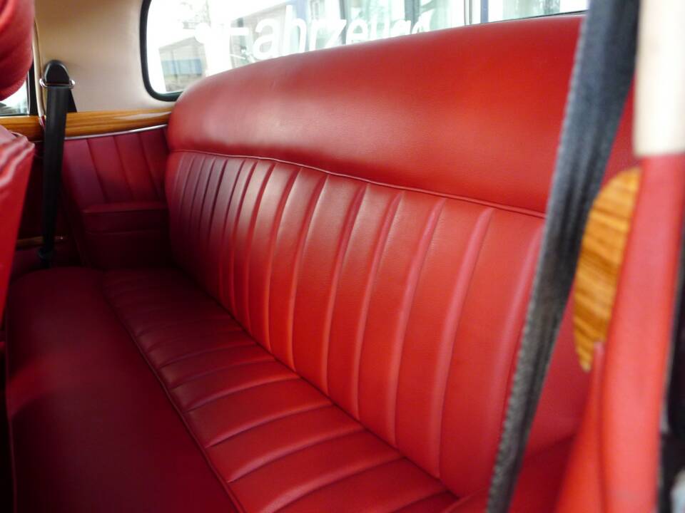 Bild 11/15 von Mercedes-Benz 220 S (1957)