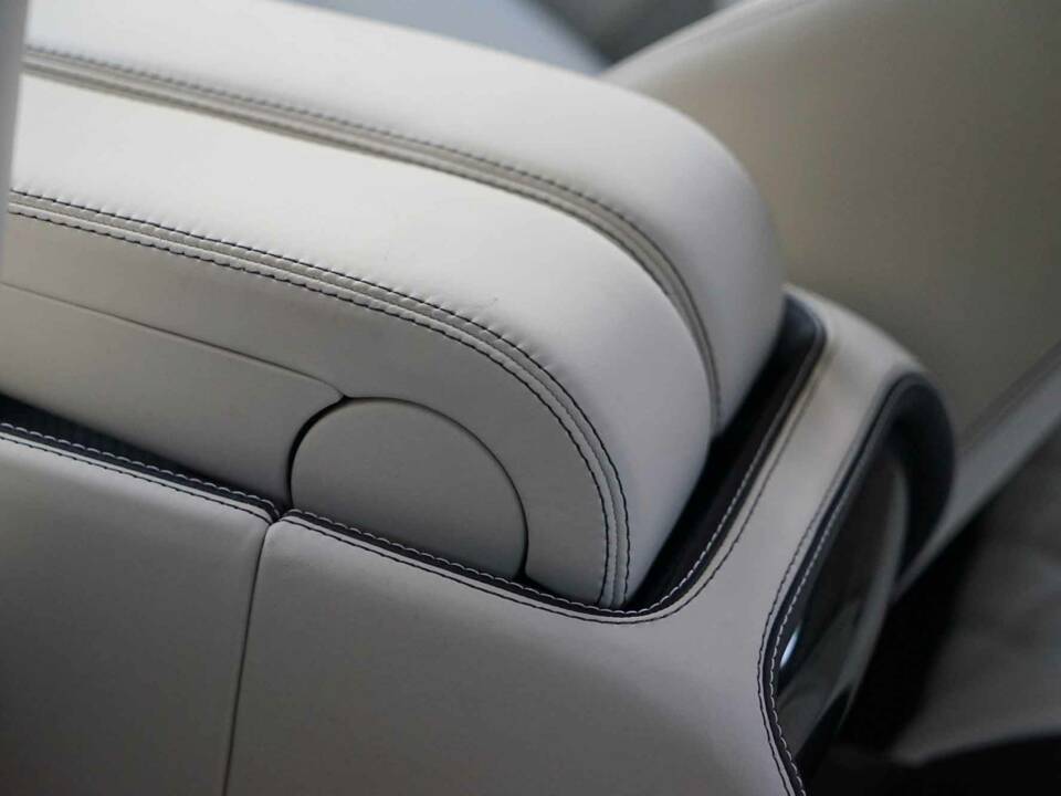 Image 3/28 of Bentley Continental GT V8 (2016)