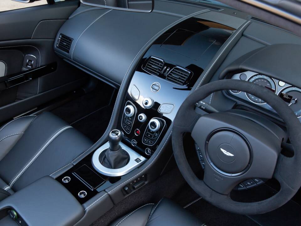Bild 45/68 von Aston Martin V12 Vantage S (2018)