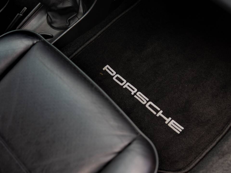 Image 27/29 of Porsche 911 Carrera 3.2 (1989)