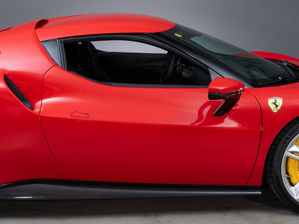 Image 9/30 of Ferrari 296 GTB (2022)