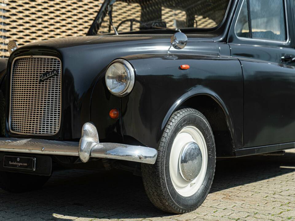 Immagine 18/34 di Austin FX 4 D London Taxi (1961)