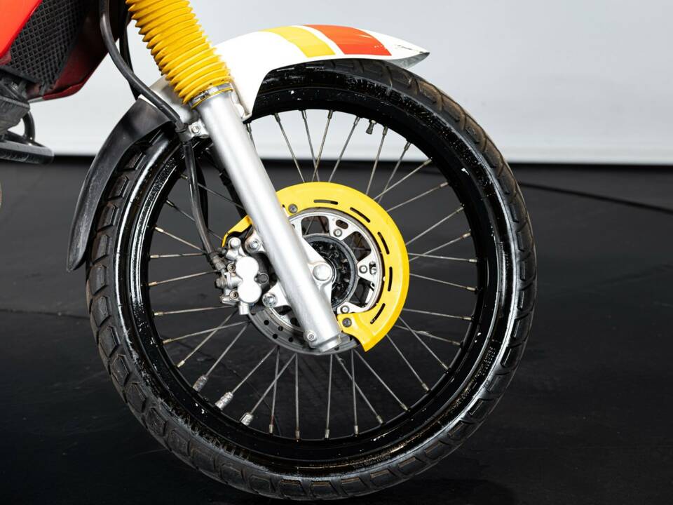 Image 21/35 of Yamaha DUMMY (1989)