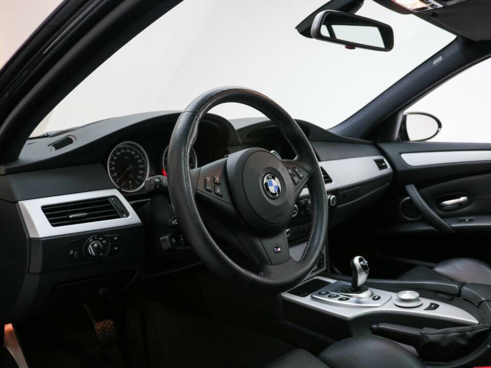 Bild 5/21 von BMW M5 Touring (2009)