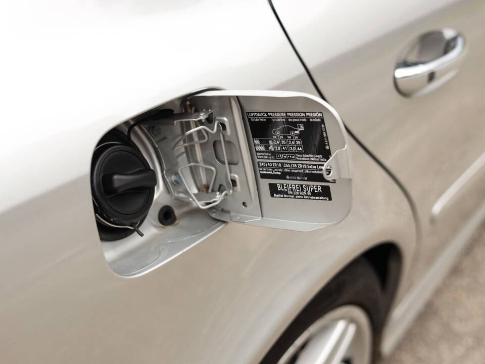 Image 67/72 of Mercedes-Benz E 55 AMG (2002)