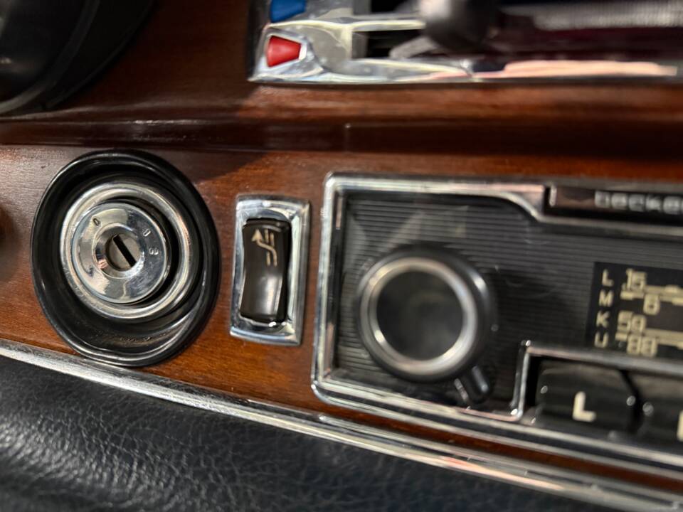 Image 25/44 of Mercedes-Benz 280 SEL 3,5 (1971)