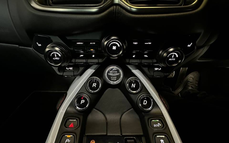 Imagen 48/50 de Aston Martin Vantage V8 (2019)