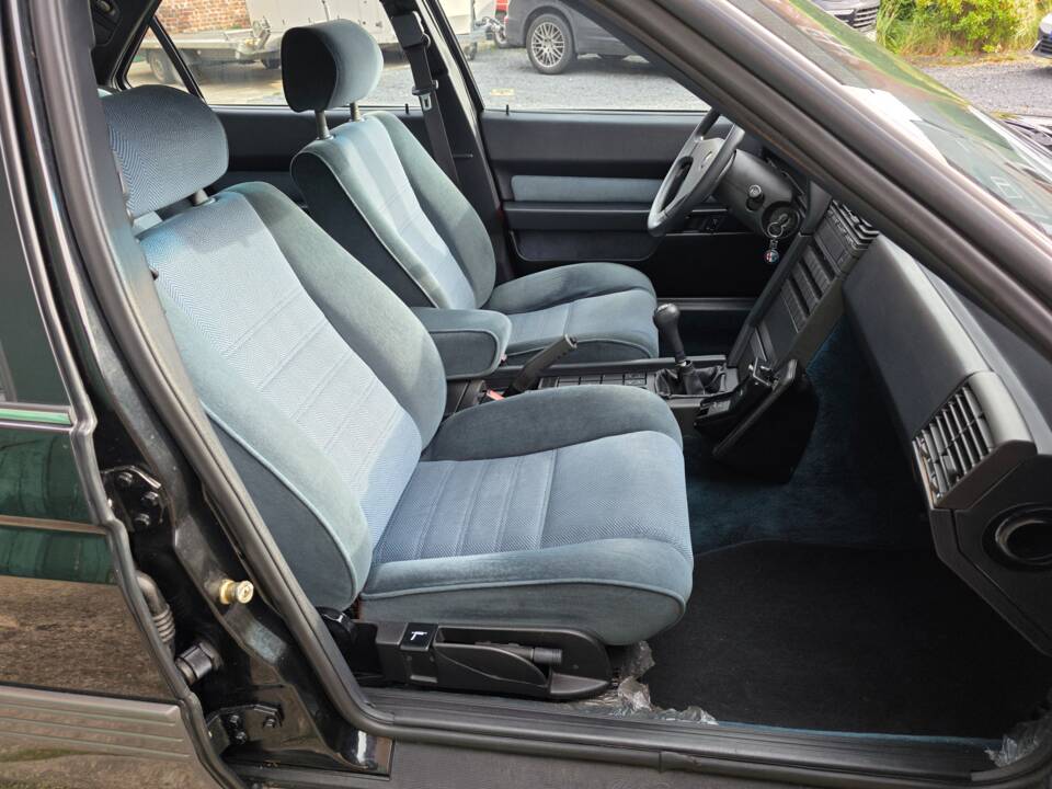 Bild 44/55 von Alfa Romeo 164 2.0 (1989)