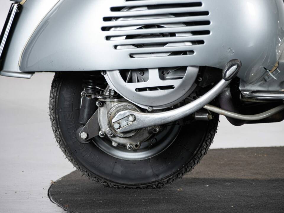 Image 22/45 of Piaggio Vespa 150 (1958)