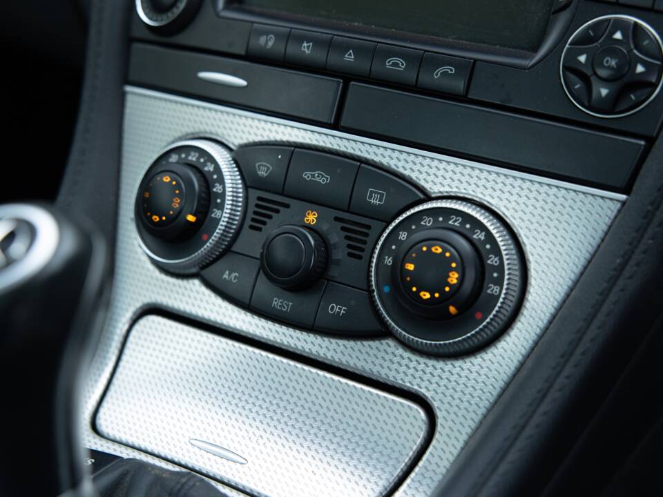 Image 31/41 of Mercedes-Benz SL 350 (2007)