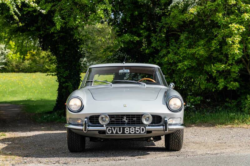 Image 7/49 de Ferrari 330 GT 2+2 (1966)