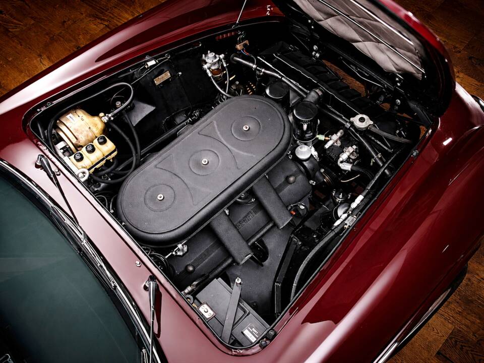Image 9/11 of Ferrari 330 GTC (1967)