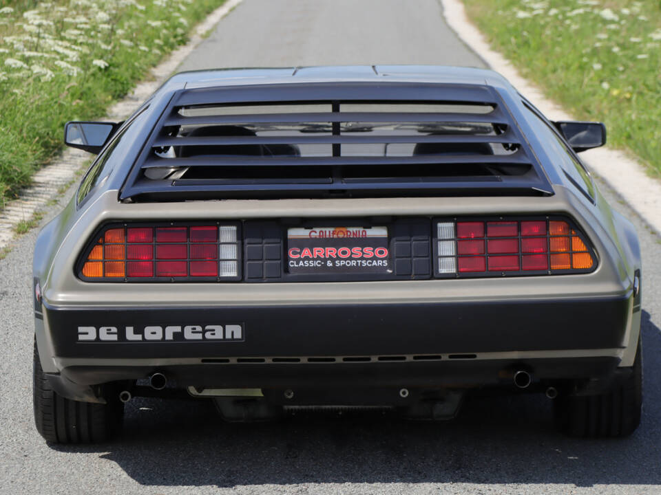 Image 9/32 of DeLorean DMC-12 (1981)