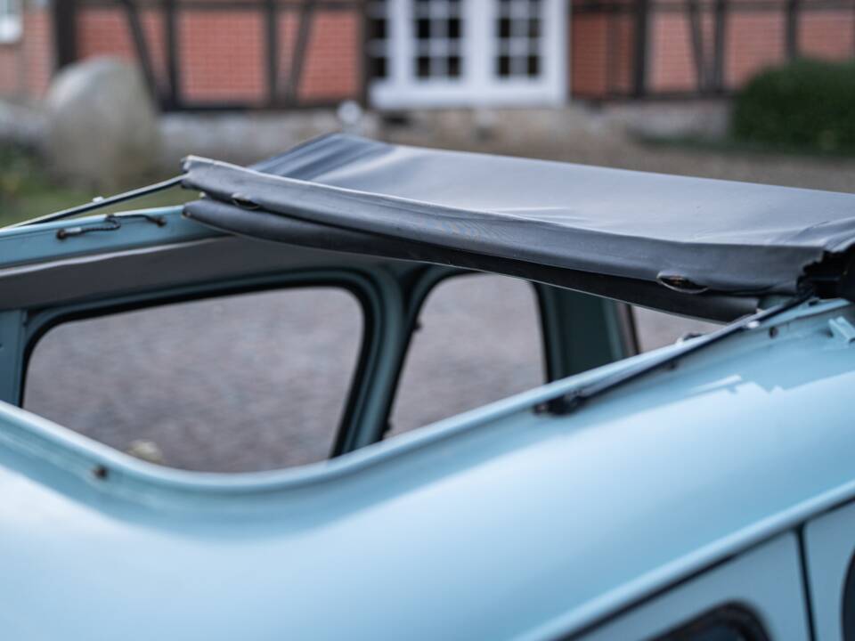 Image 25/66 of Renault R 4 Super (1962)