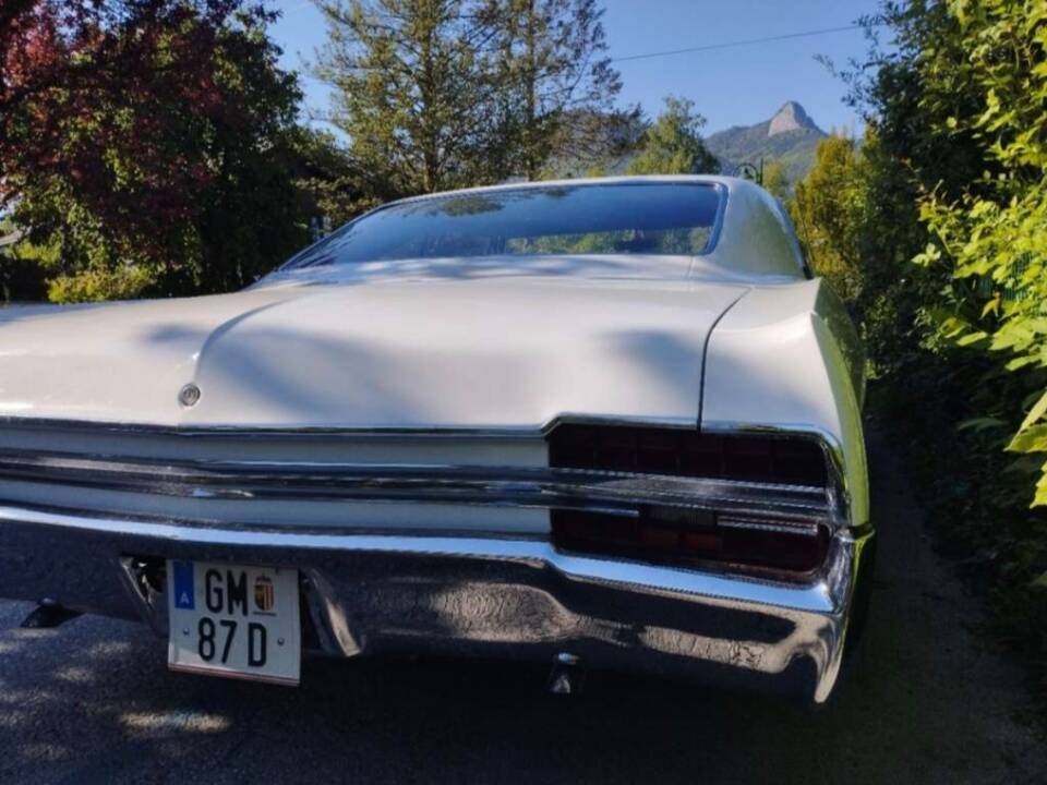 Image 6/23 of Buick Le Sabre Coupe (1966)
