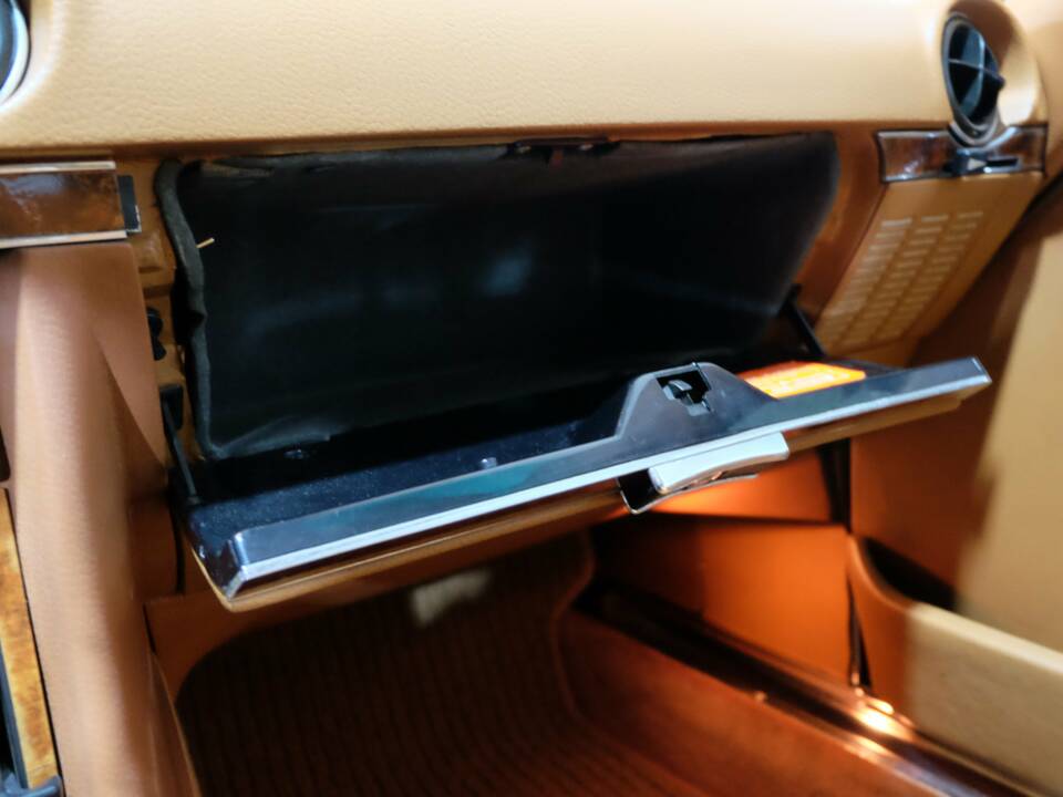 Bild 16/29 von Mercedes-Benz 500 SLC (1980)