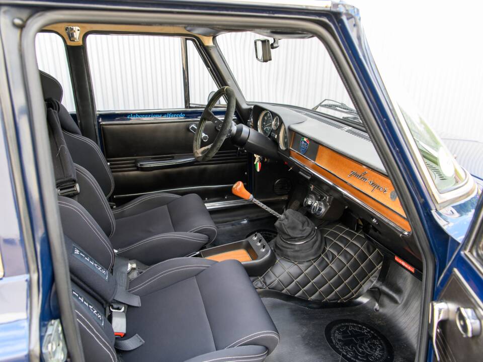 Image 25/56 of Alfa Romeo Giulia Super 1.3 (1974)