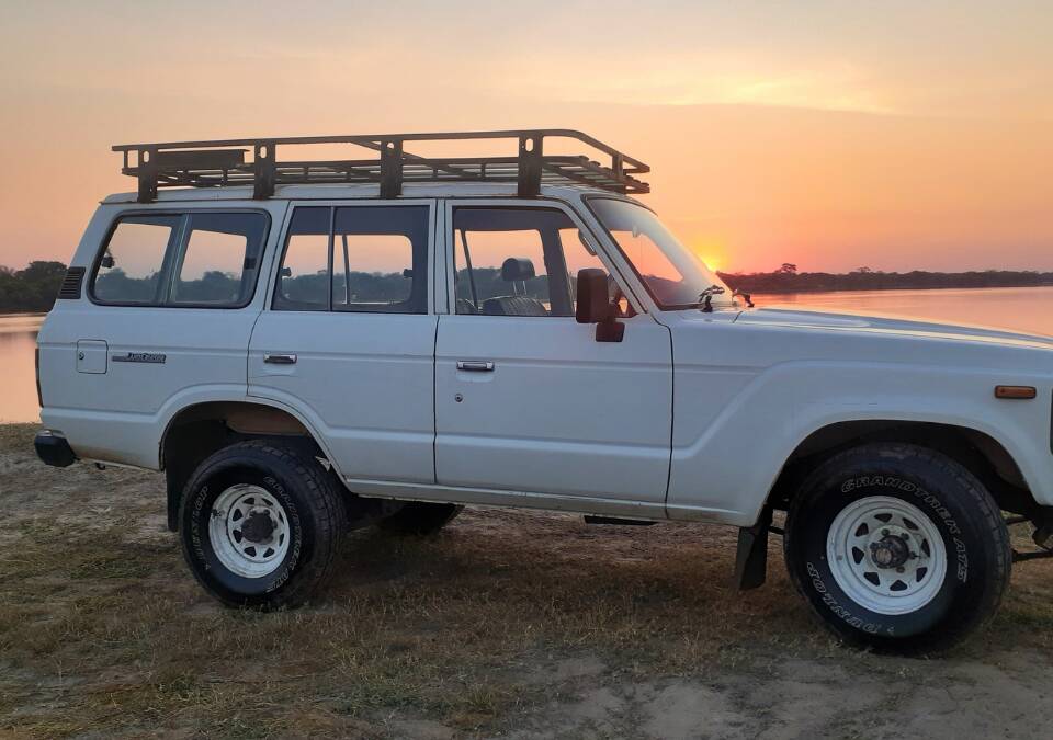 Image 2/61 of Toyota Land Cruiser FJ 62 (1989)