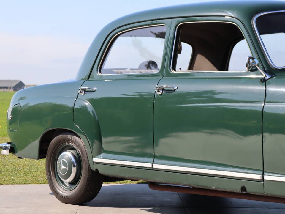 Image 24/50 of Mercedes-Benz 180 D (1958)