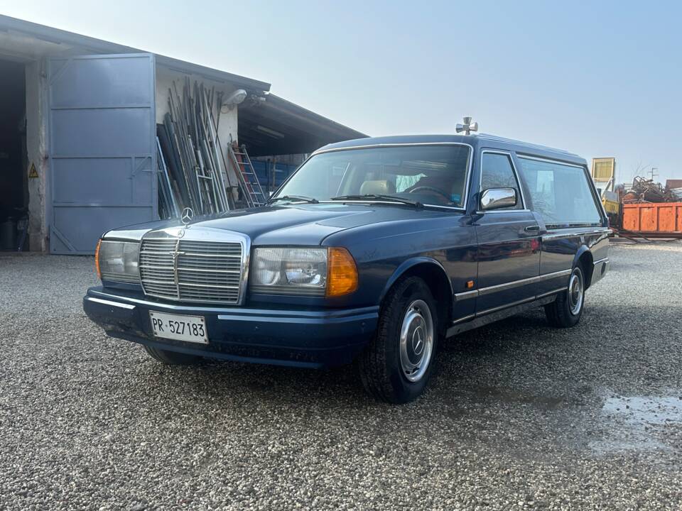 Bild 2/6 von Mercedes-Benz 300 D (1983)