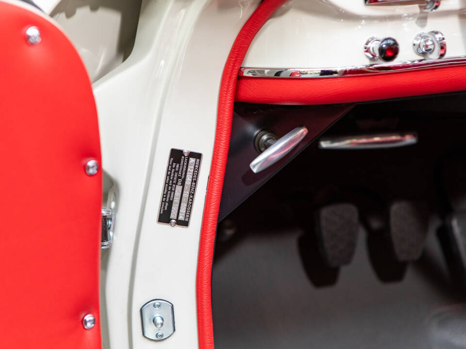 Image 18/28 of Mercedes-Benz 190 SL (1961)