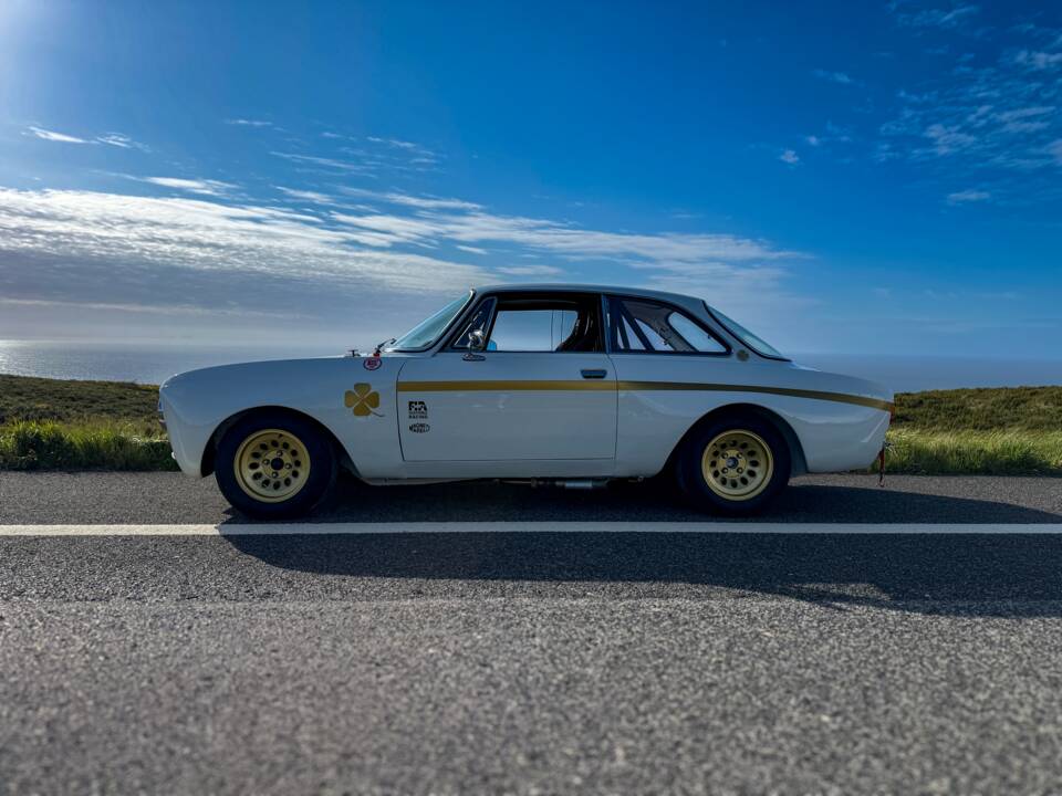 Image 6/99 of Alfa Romeo Giulia 1750 GT Am (1971)