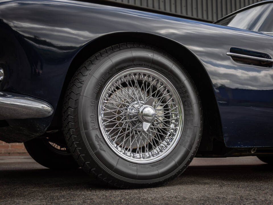 Image 26/72 de Aston Martin DB 4 (1962)