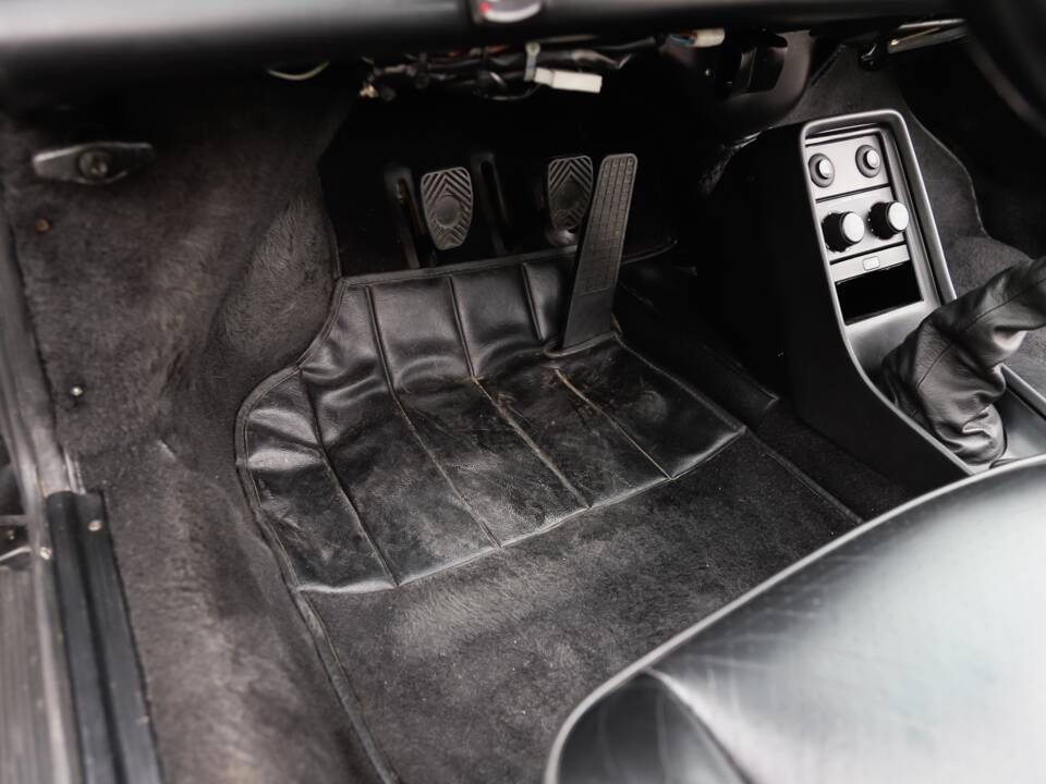 Image 71/108 de Porsche 911 Carrera 3.2 (1989)