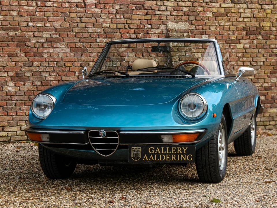 Image 25/50 of Alfa Romeo 2000 Spider Veloce (1981)