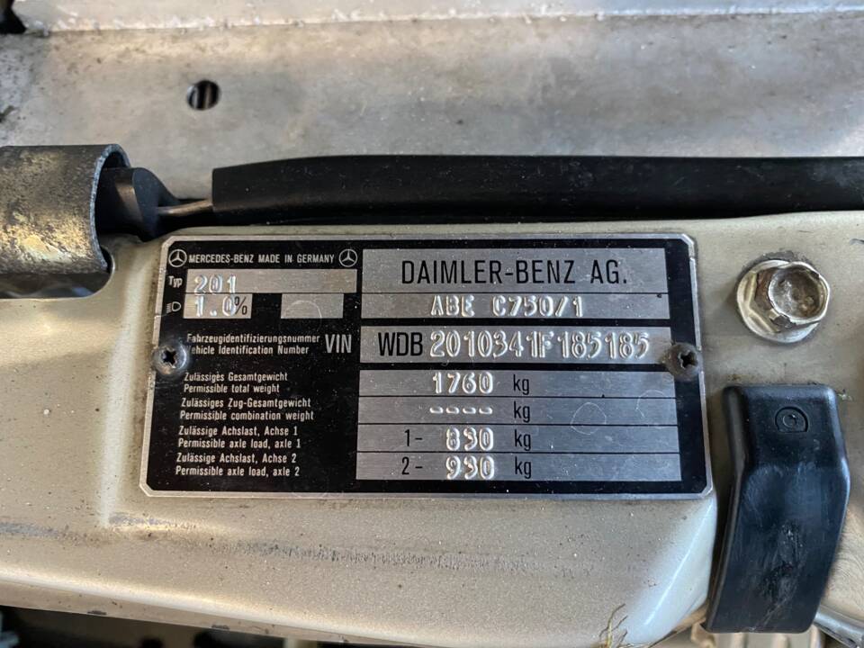 Bild 37/66 von Mercedes-Benz 190 E 2.3-16V (1986)