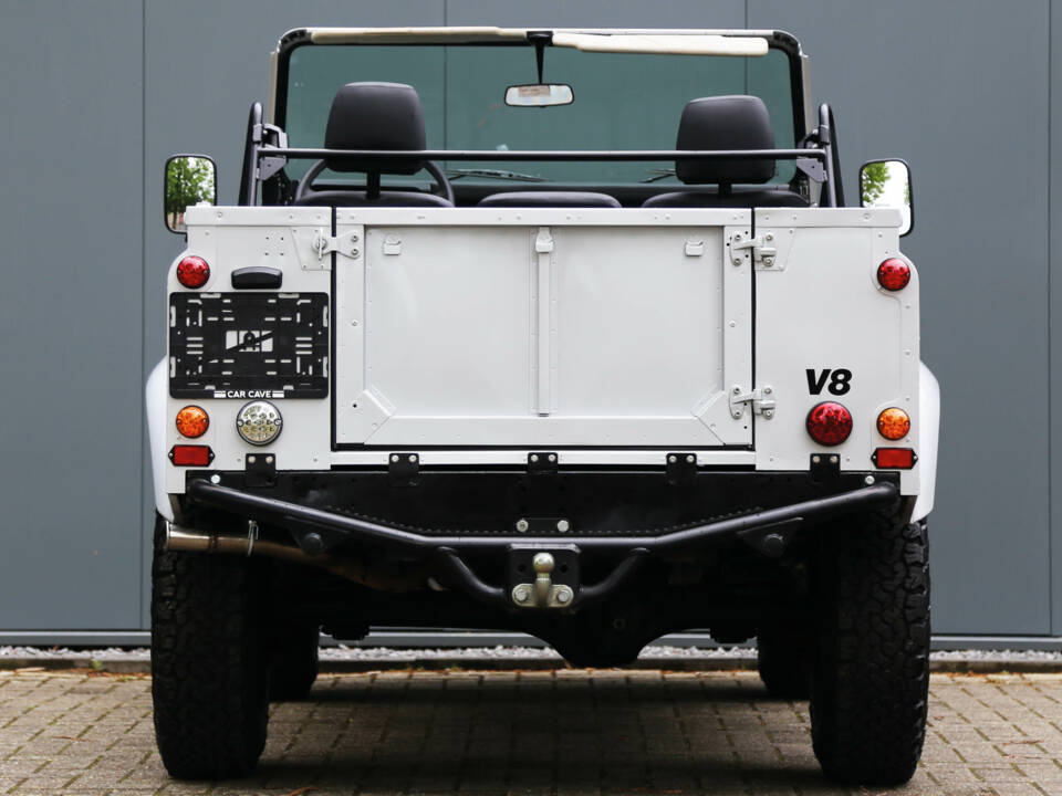 Immagine 35/49 di Land Rover Defender 90 (1990)