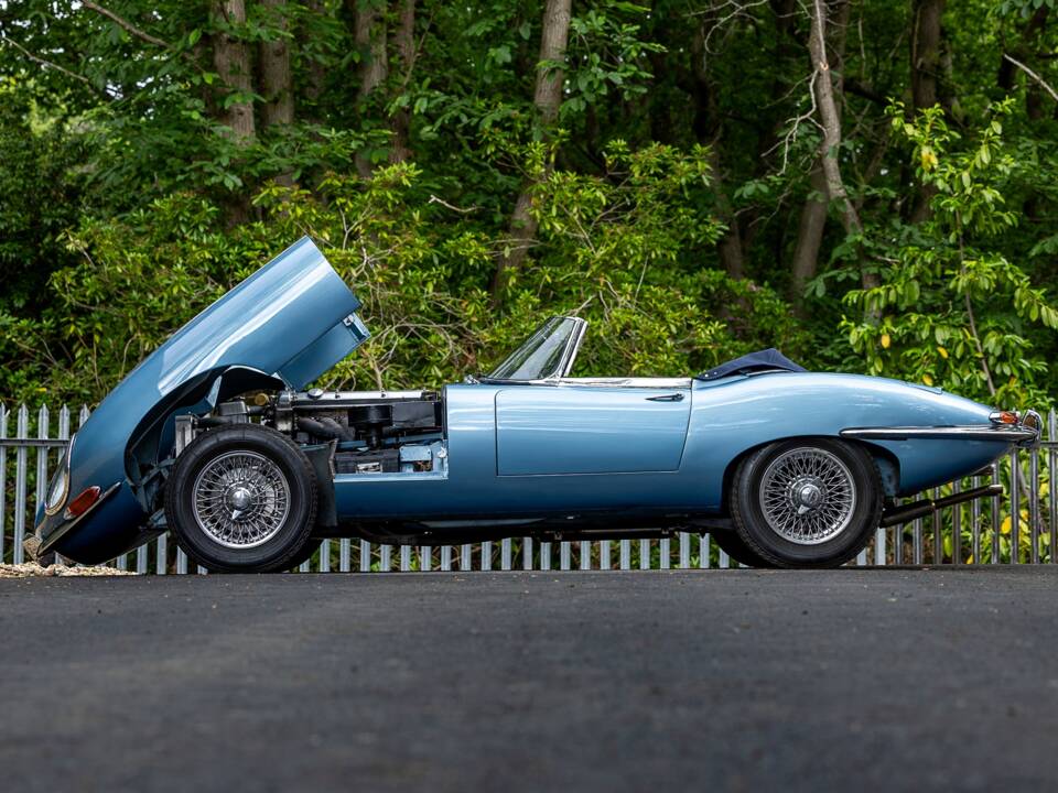 Image 6/46 de Jaguar E-Type "Lightweight" (1963)